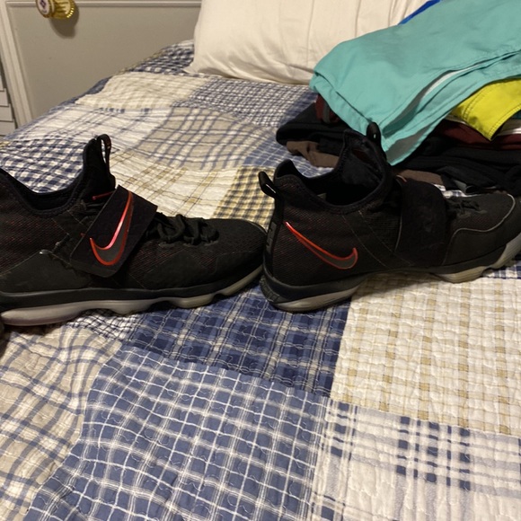 Size 7Y Nike Zoom Lebron James shoes - Picture 2 of 6